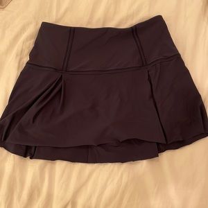 Lululemon tennis skirt (size 4)